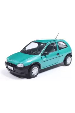 Miniatura - Chevrolet Corsa Verde 1994 - Escala 1/24 - California Classics (California Toys)